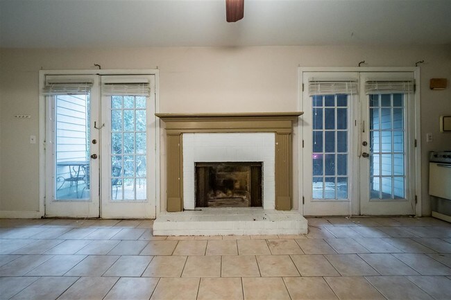 Foto del edificio - 1319 Roxbury Ct