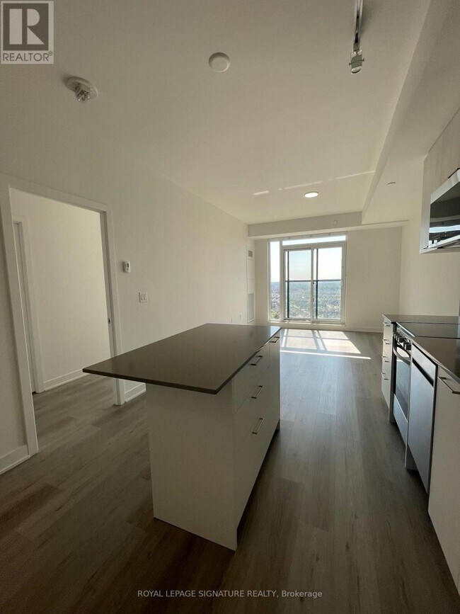 Photo du bâtiment - 40 Lagerfeld Dr