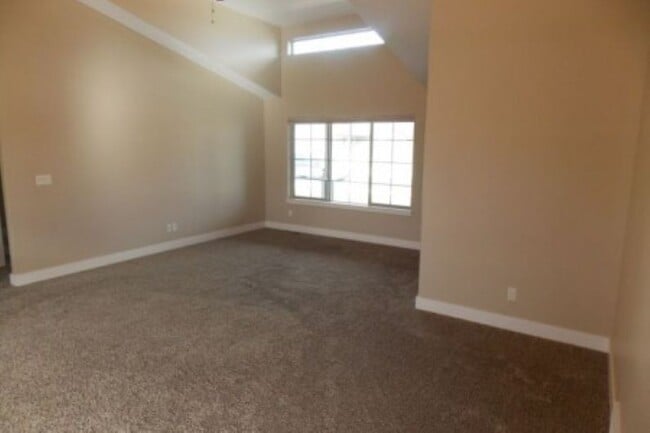 Building Photo - 926 Black Berry Way