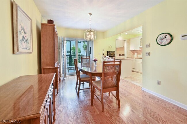 Foto del edificio - 788 Park Shore Dr
