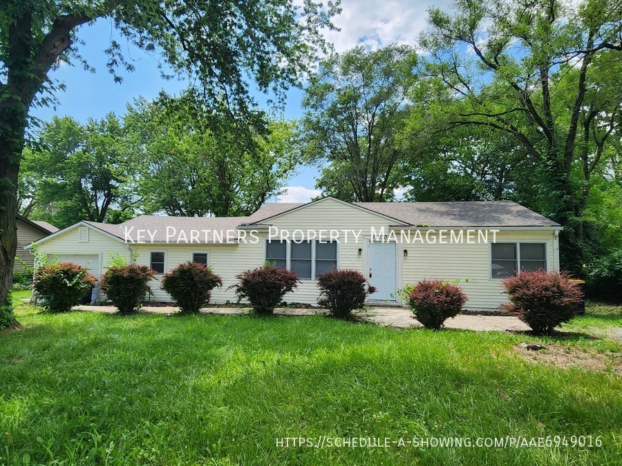 Primary Photo - 11030 N Locust - Cute Ranch!