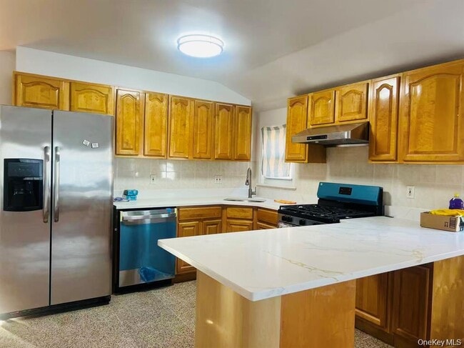 Foto del edificio - 64-48 Cloverdale Blvd