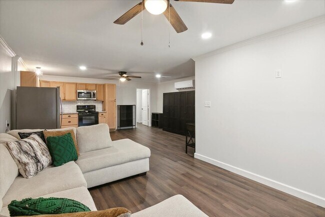 Foto del edificio - 1300 Kansas Ave S