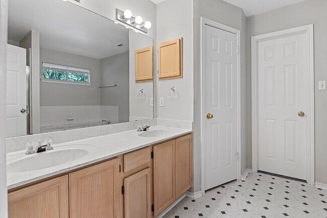 Building Photo - 12342 Thompkins Dr