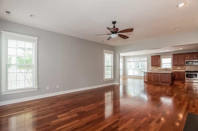 Building Photo - 15527 Barnsbury Dr