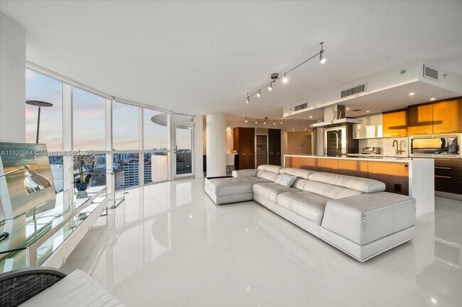 Foto del edificio - 6301 Collins Ave