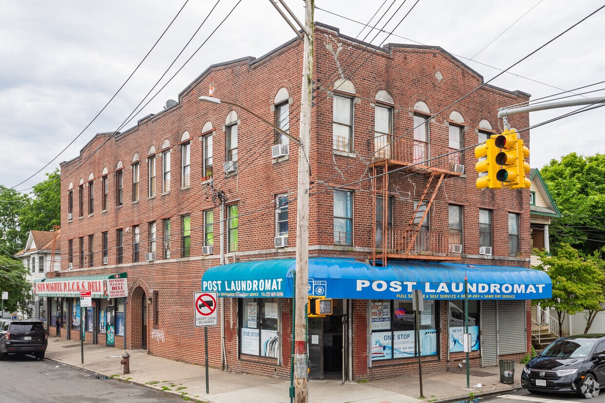 Primary Photo - 2-6 Decker Ave