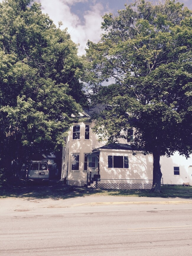 Building Photo - 232 Wilson St
