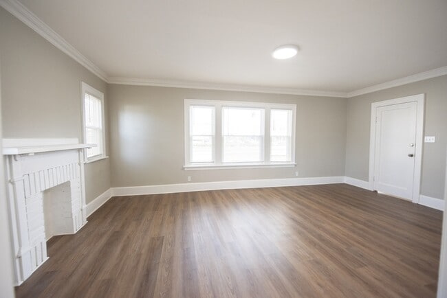 Building Photo - 2112 Lincoln Ave