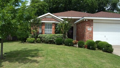 Building Photo - 1042 Palomino Dr Building Photo - 1042 Palomino Dr