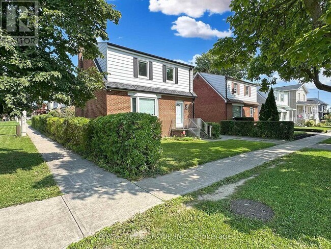 Photo du bâtiment - 657 Pharmacy Ave