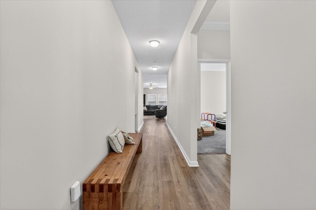 Building Photo - AVAILABLE MAY 2026  [PET FRIENDLY]