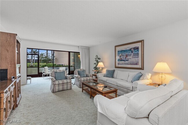 Building Photo - 980 Palm View Dr