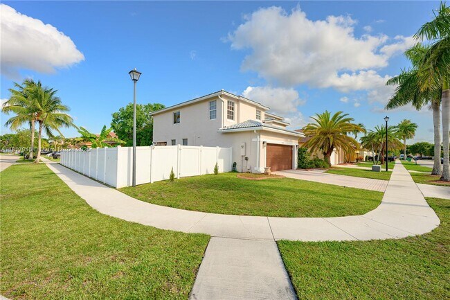 Building Photo - 5309 SW 133rd Ave