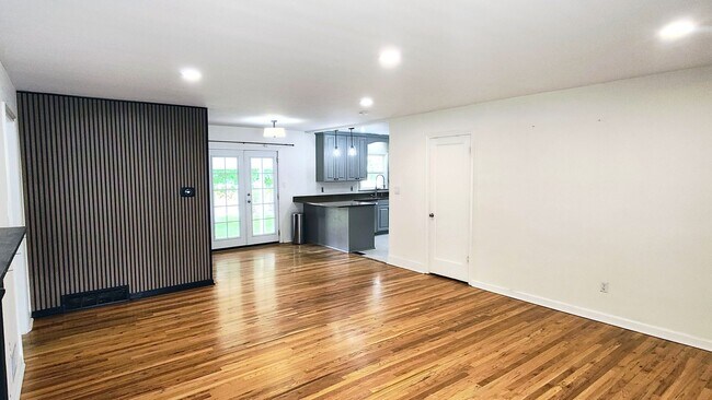 Building Photo - 4 Bd 2 Bath Home in Millcreek