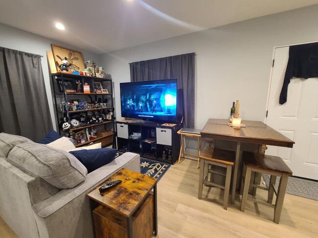 Foto del edificio - 15219 Devonshire St