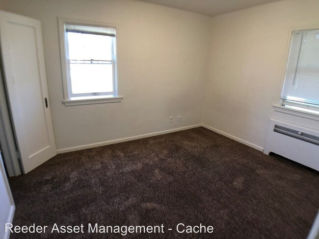 Building Photo - 54 E 600 N