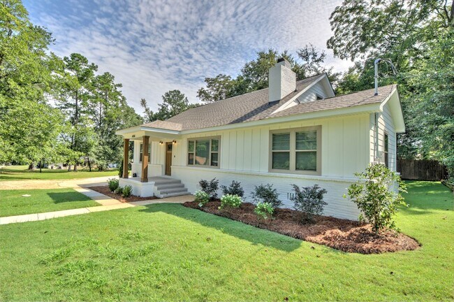 Foto del edificio - Now Available! Updated and Close to Campus!