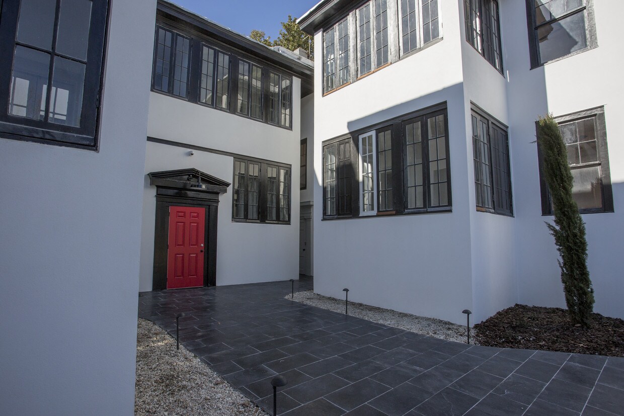 2411 Habersham St, Savannah, GA 31401 Condo for Rent in Savannah, GA