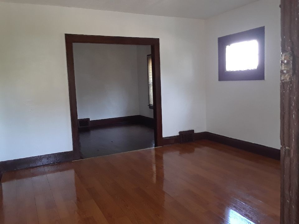 10125 Born Ave Unit 4, Cleveland, OH 44108 Apartments in Cleveland