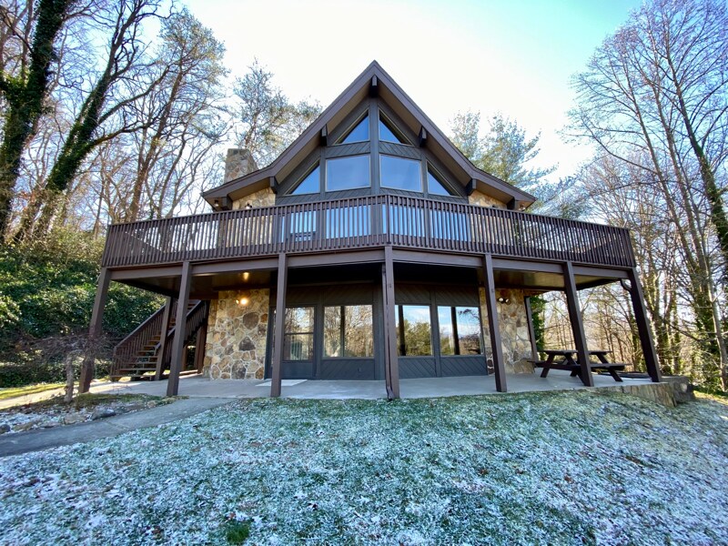 442 Bradshaw Ln, Hiawassee, GA 30546 House Rental in Hiawassee, GA