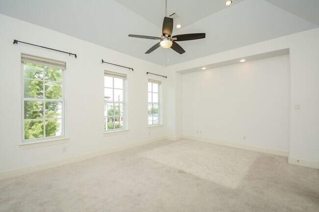 Building Photo - 2960 Rusk St