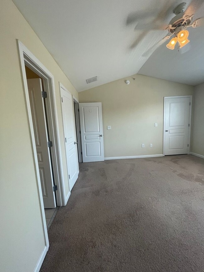 Foto del edificio - 18-1825 Whittaker