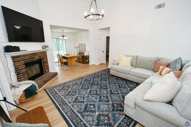 Building Photo - 107 Molland Dr