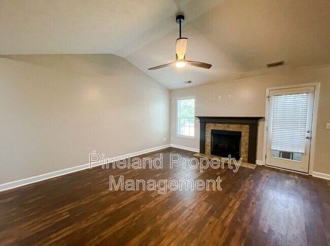 Foto del edificio - 1621 Kershaw Loop