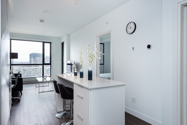 Building Photo - 1355 Boul. René-Lévesque O