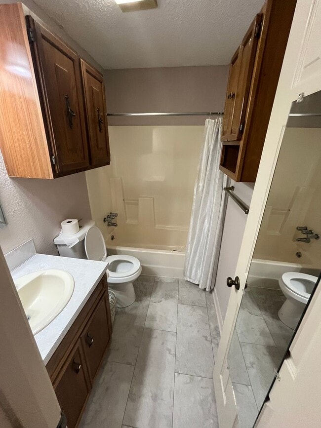 Building Photo - Cute 3 Bedroom Home with Bonus Room!