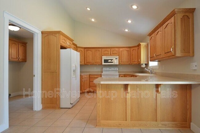 Building Photo - 1541 Summer Way
