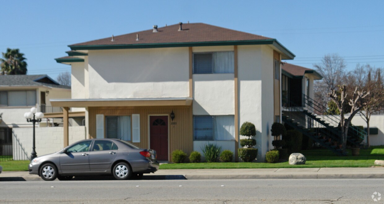 Building Photo - 2993 N Garey Ave