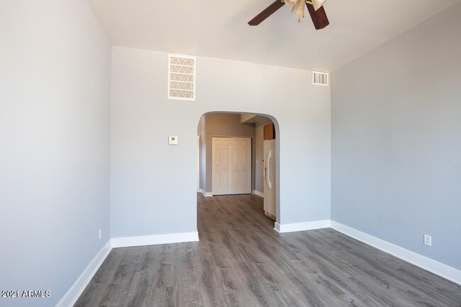 Building Photo - 137 N 11th Ave