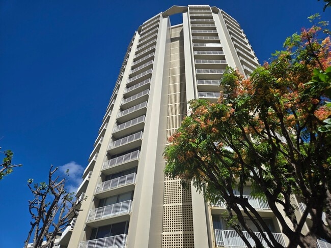 Building Photo - 750 Amana St