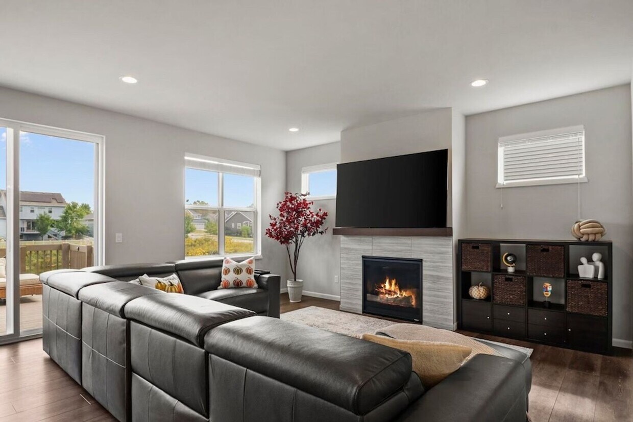 Foto principal - 323 Galileo Dr