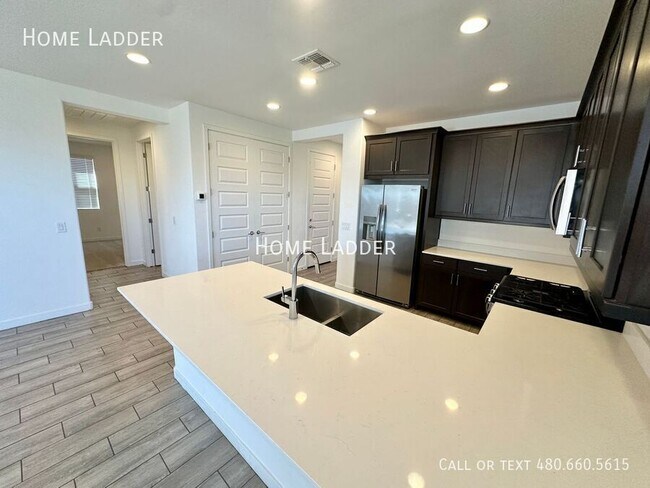 Foto del edificio - 23083 E Pegasus Pkwy