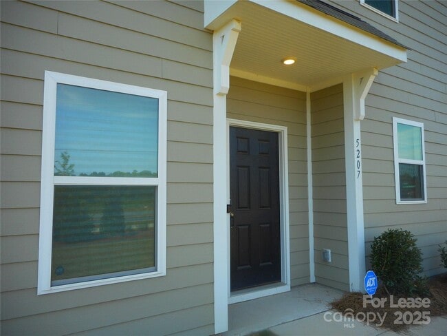 Building Photo - 5207 Maynard Hl Dr