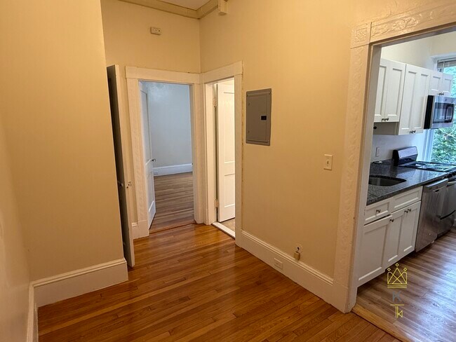 Building Photo - 1477 Beacon St