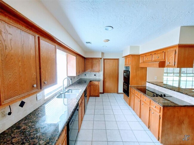 Building Photo - 1419 Kempsford Dr