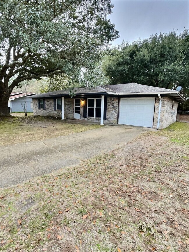 Foto del edificio - NICE 3 bedroom home in Ocean Springs Schoo...