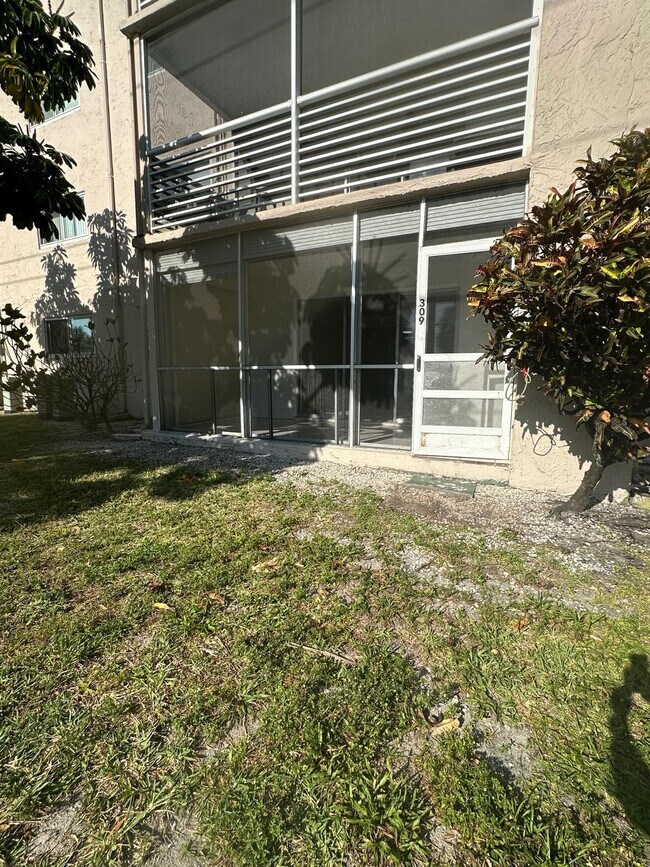 Foto del edificio - 225 Bonnie Blvd