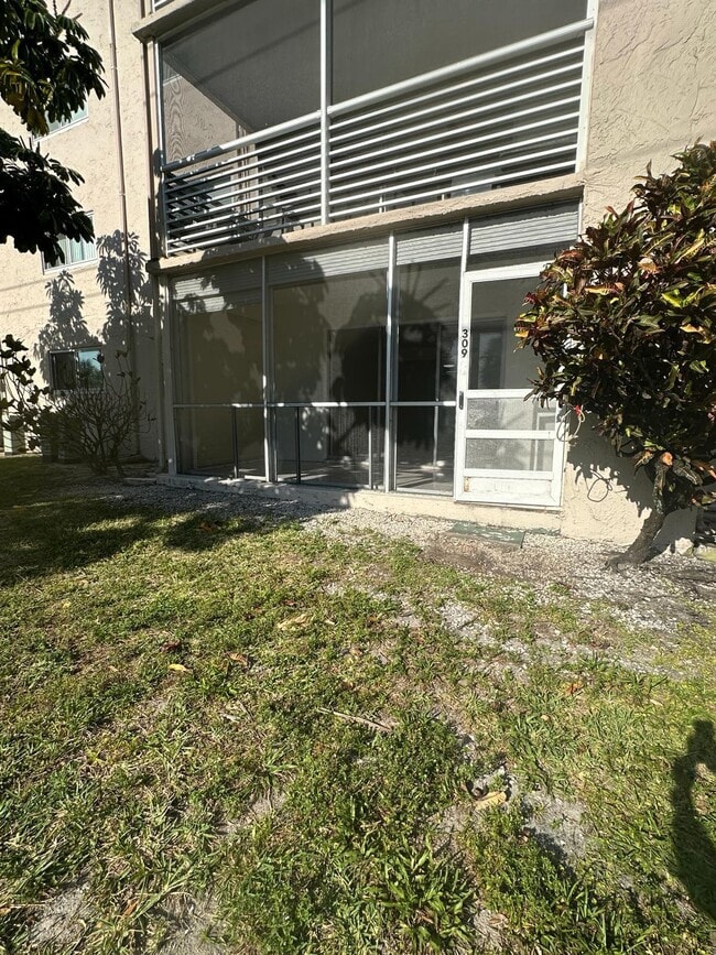 Building Photo - 225 Bonnie Blvd