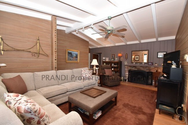 Foto del edificio - 70 Ridge Rd