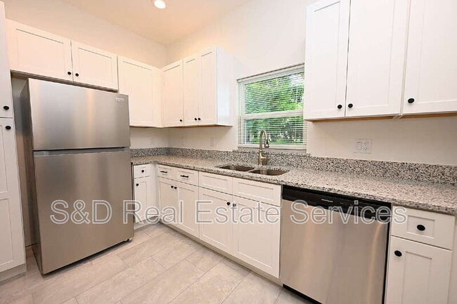 Building Photo - 1013 N Brunnell Pkwy