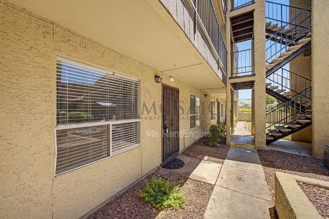 Building Photo - 461 W Holmes Ave