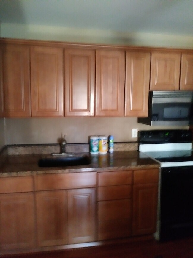 Building Photo - 72 Woodbine Dr