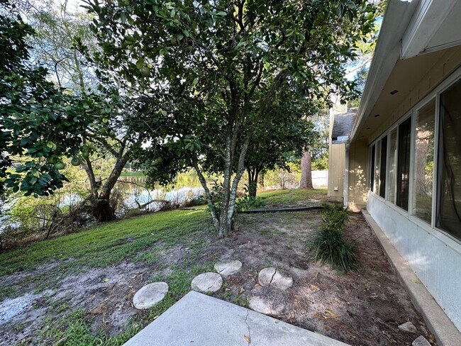 Building Photo - Spacious Mandarin Home