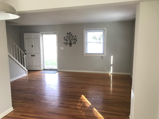 Living Room - 935 St Marys St