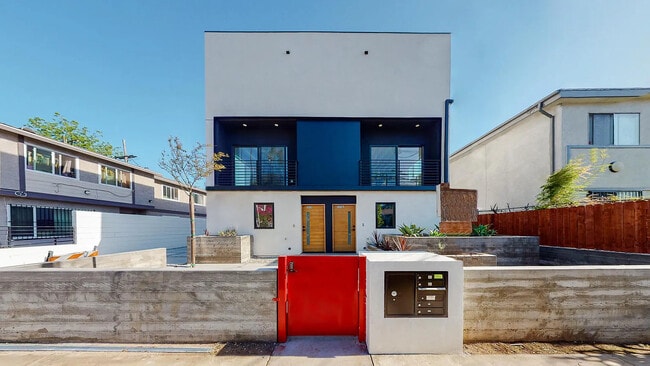 Building Photo - 3820 Montclair St